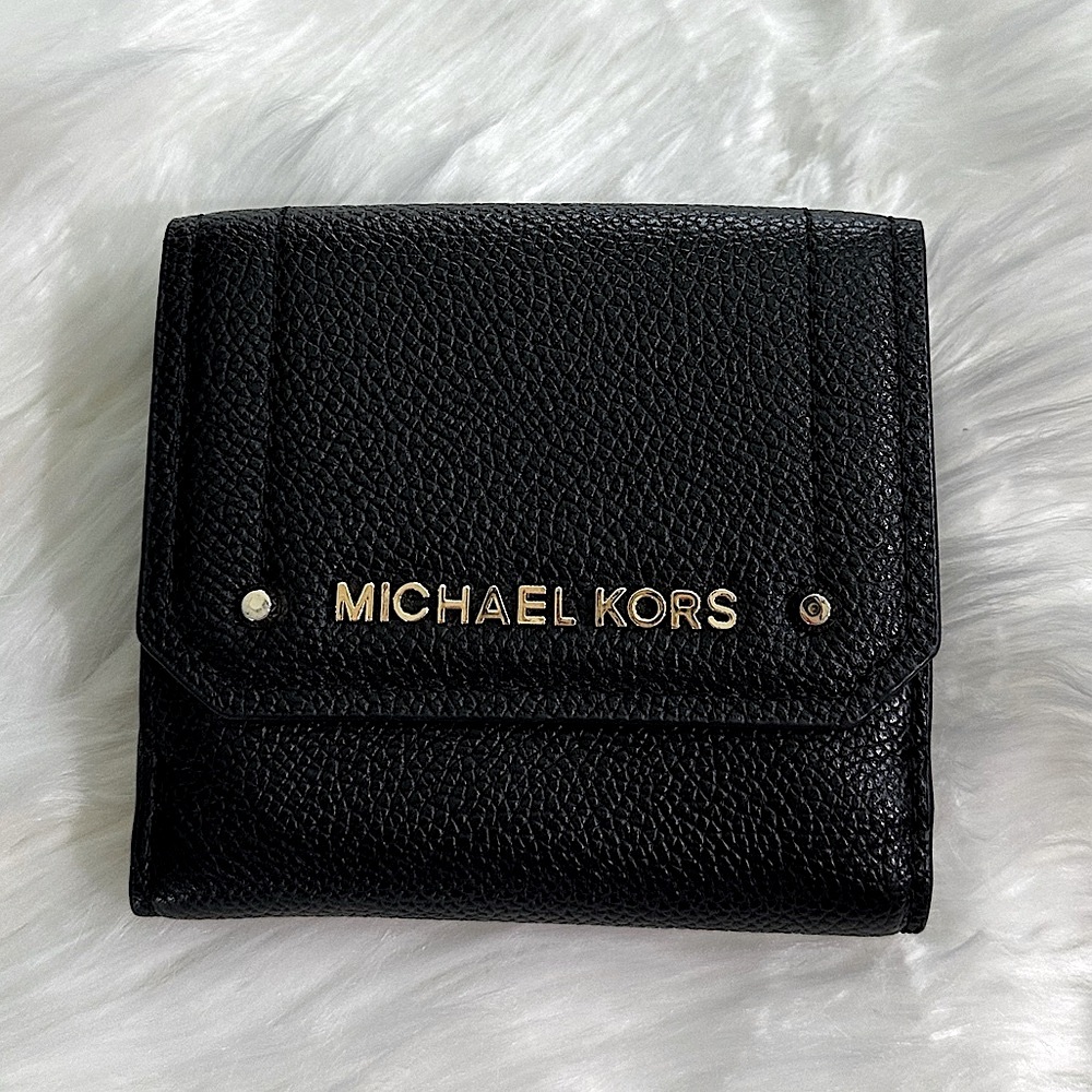 Michael Kors NWOT beautiful and basic black leather wallet